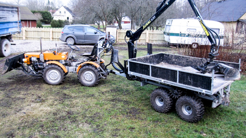 Flatbed trailer + bucket